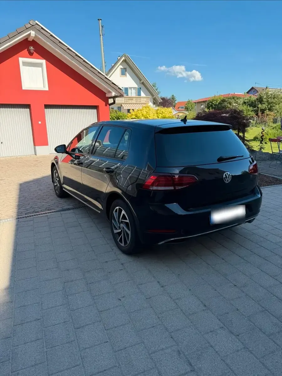Używany VW Golf VII Edition 110 KM (80 kW) 2018 Czarny Hatchback