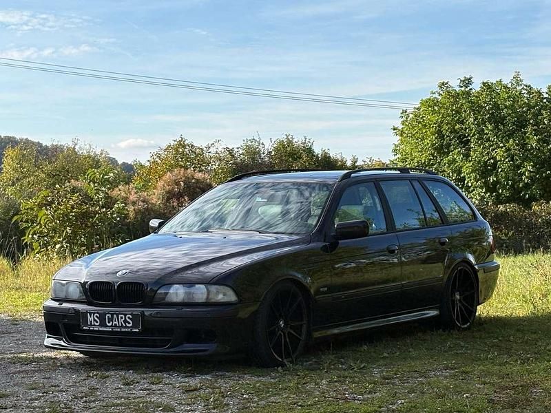 Schwarz metallic Gebraucht 2002 BMW 530 M Sport Kombi | 6.500 € (Fairer Preis) - Bild 1/4