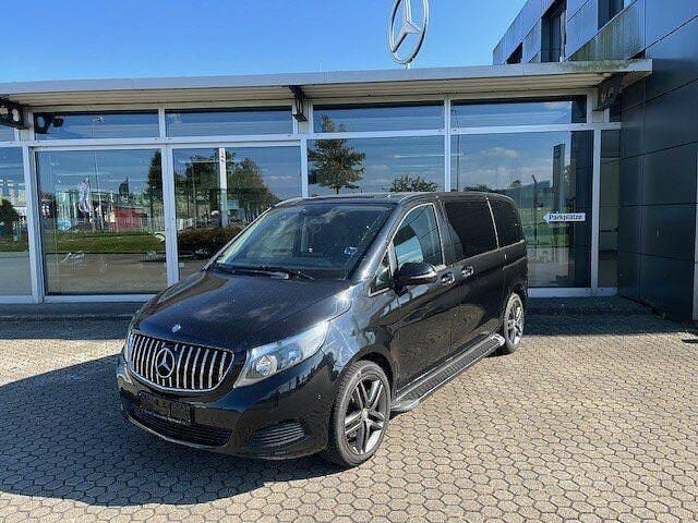 Schwarz Gebraucht 2017 Mercedes V250 Edition Van / Kleinbus | 30.500 € (Superpreis) - Bild 1/4