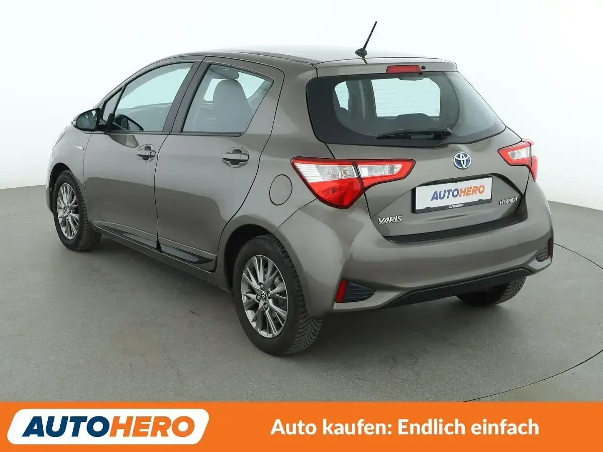 Gebraucht Toyota Yaris 101 PS (74 kW) 2018 Grau Kleinwagen
