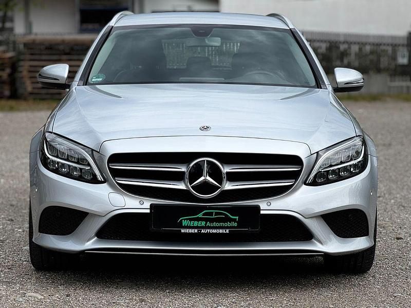 Silber Gebraucht 2020 Mercedes C180 Avantgarde Limousine | 22.999 € (Superpreis) - Bild 1/4