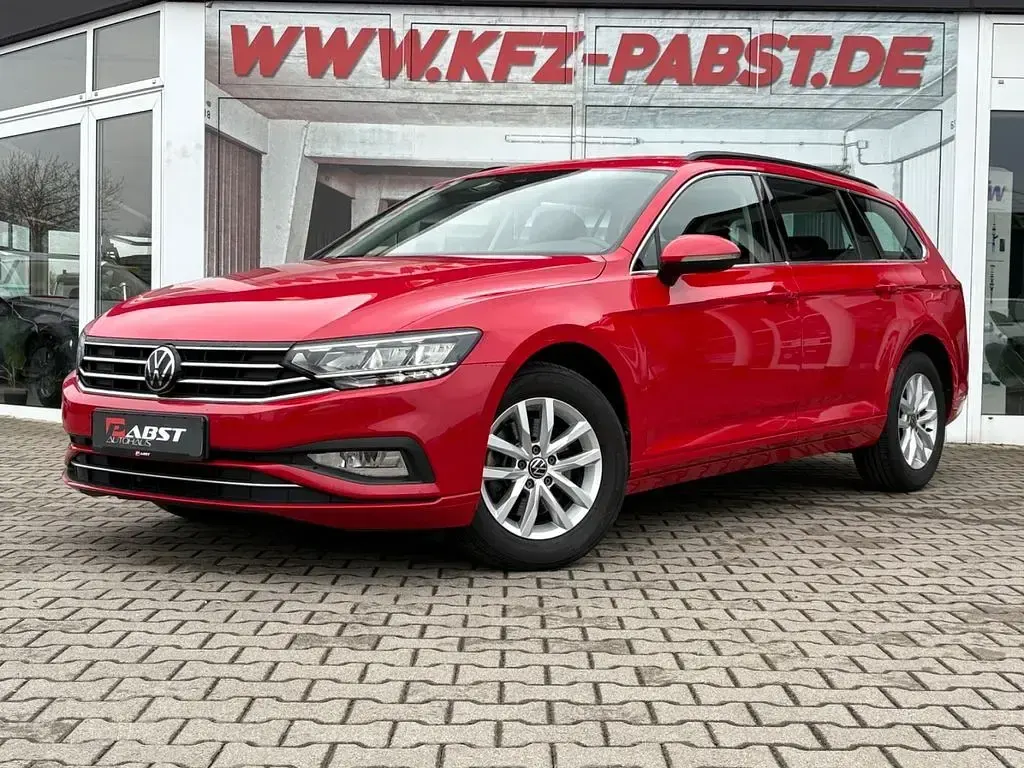 Gebraucht VW Passat Business 122 PS (89 kW) 2023 Rot Kombi