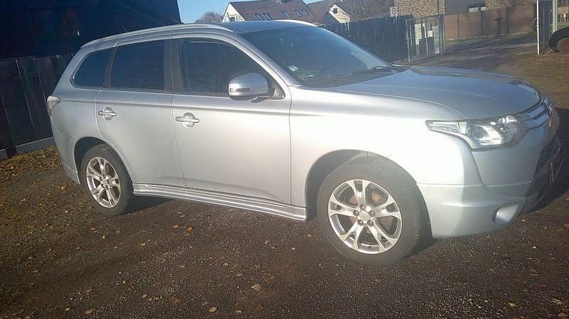 Gebraucht Mitsubishi Outlander Plus 150 PS (110 kW) 2014 Silber SUV