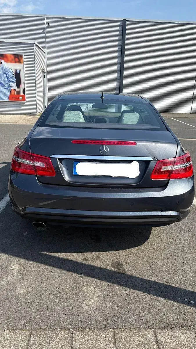 Gebraucht Mercedes E250 204 PS (150 kW) 2011 Grau Coupé