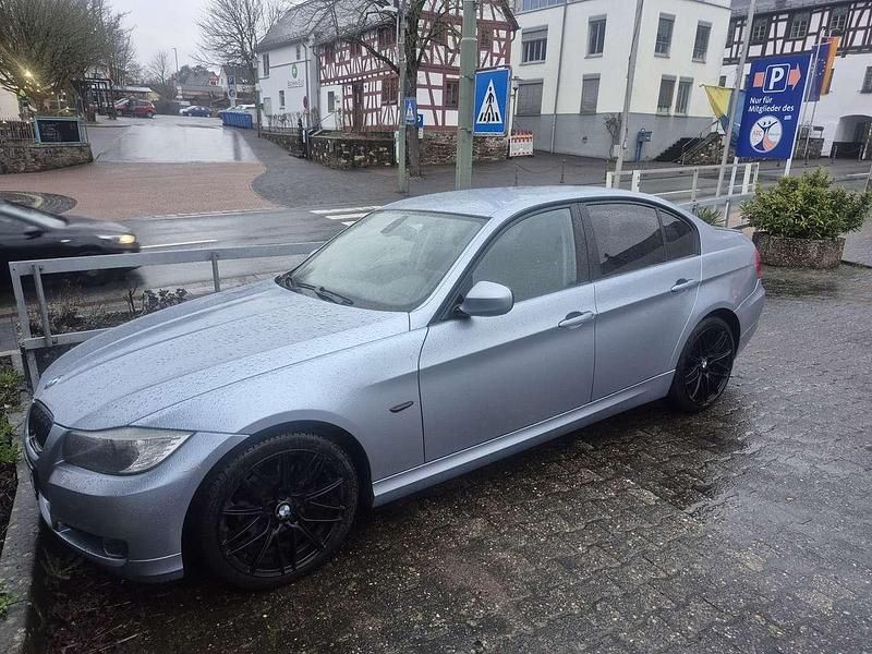 Gebraucht BMW 320 170 PS (125 kW) 2009 Limousine