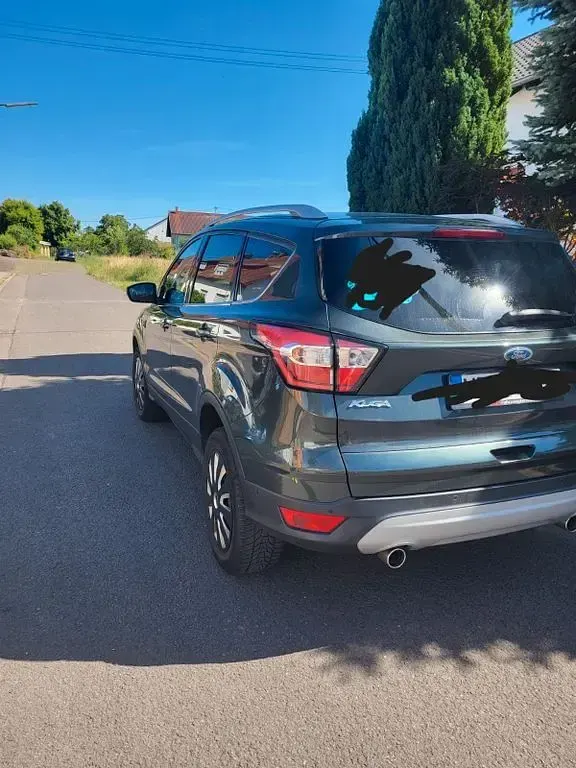 Gebraucht Ford Kuga Titanium 150 PS (110 kW) 2018 Grün SUV