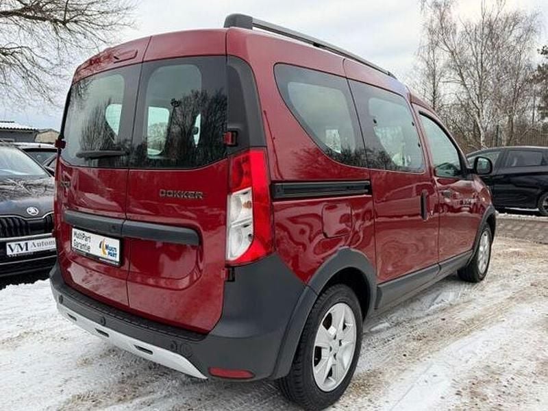 Usado Dacia Dokker Stepway 131 HP (96 kW) 2021 Vermelho Monovolume