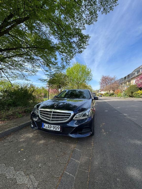 Gebraucht Mercedes E200 136 PS (100 kW) 2015 Blau Limousine