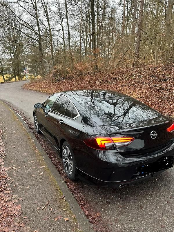 Gebraucht Opel Insignia Sport 140 PS (102 kW) 2018 Schwarz Limousine