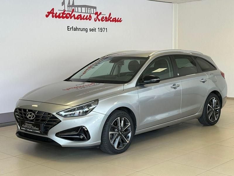 Shimmering silver Gebraucht 2021 Hyundai i30 Edition 30+ Kombi | 19.490 € (Fairer Preis) - Bild 1/4