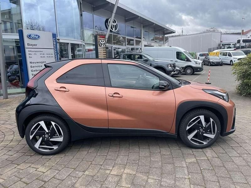 Gebraucht Toyota Aygo X 116 PS (85 kW) 2026 Cinnamon bronze metallic / bla SUV