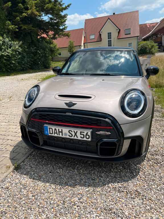 Grau Gebraucht 2024 Mini John Cooper Works Hatch Kleinwagen | 32.500 € (Guter Preis) - Bild 1/4