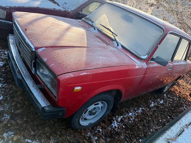 Second-hand Lada 2107 75 CP (55 kW) 1988 Roșu Berlinǎ