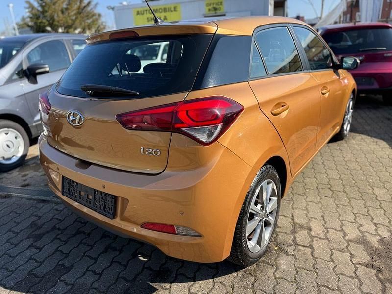 Gebraucht Hyundai i20 YES! 84 PS (61 kW) 2015 Gold Limousine