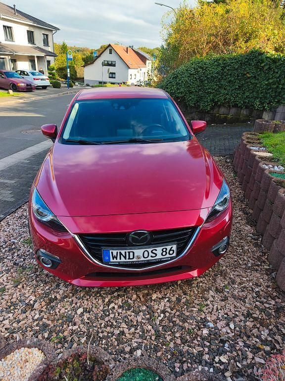 Rot Gebraucht 2014 Mazda 3 Sports-Line Limousine | 8.500 € (Guter Preis) - Bild 1/4