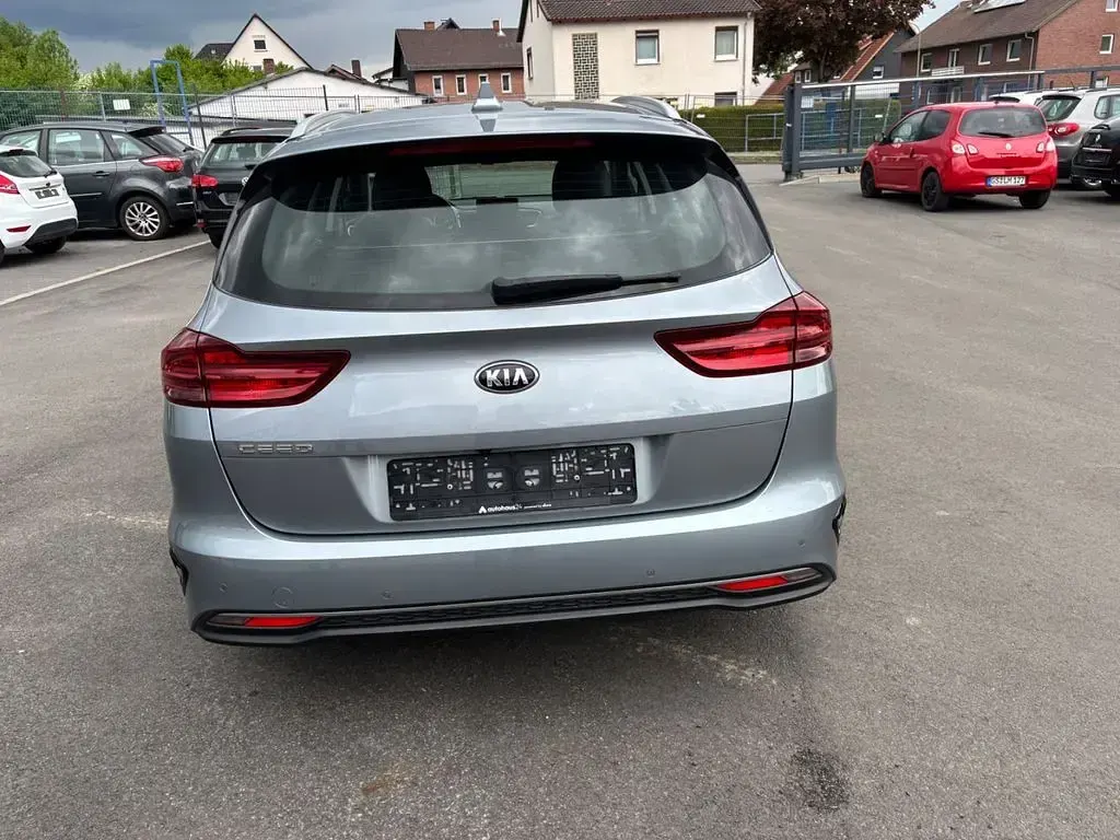 Gebraucht Kia Ceed 136 PS (100 kW) 2019 Silber Kleinwagen