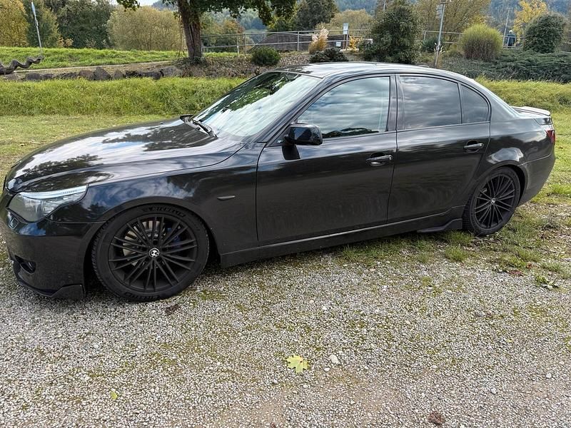 Andere farben Gebraucht 2009 BMW 523 Limousine | 6.500 € - Bild 1/4
