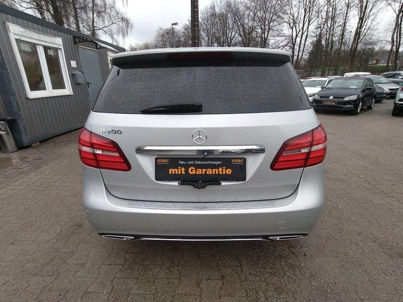 Gebraucht Mercedes B200 156 PS (114 kW) 2017 Silber Van / Kleinbus
