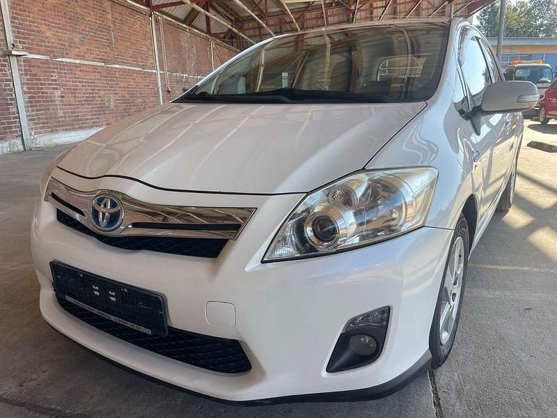 White pearl cs Gebraucht 2011 Toyota Auris Hybrid Life Limousine | 8.799 € (Fairer Preis) - Bild 1/4