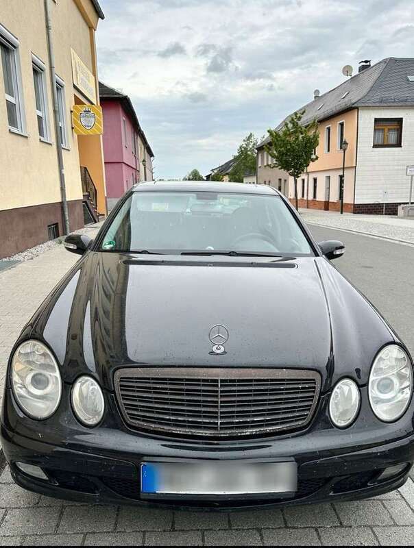 Gebraucht 2004 Mercedes E220 Classic Limousine | 2.700 € (Guter Preis) - Bild 1/4