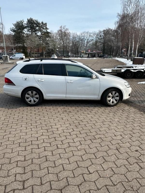 Gebraucht VW Golf VI 105 PS (77 kW) 2011 Weiß Kleinwagen