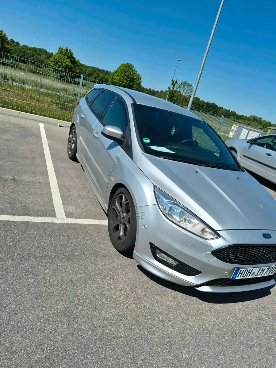 Gebraucht Ford Focus 105 PS (77 kW) 2016 Grün Kombi