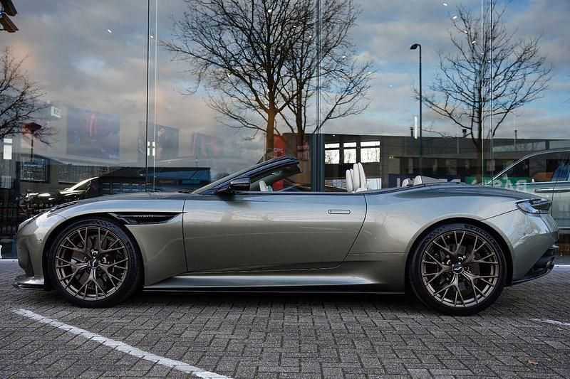 Gebraucht Aston Martin DB12 680 PS (500 kW) 2024 Grau Cabrio