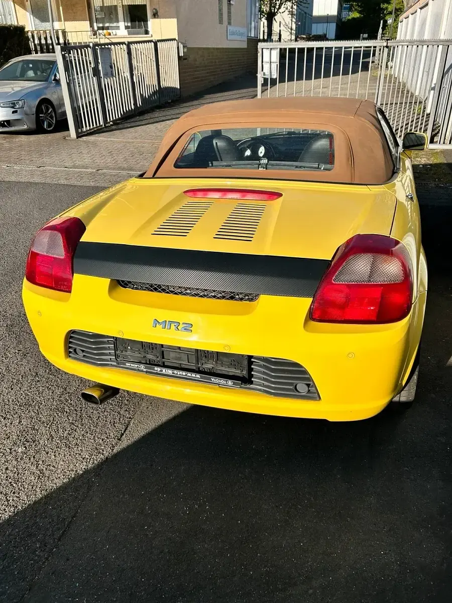 Gebraucht Toyota MR2 140 PS (102 kW) 2001 Gelb Cabrio