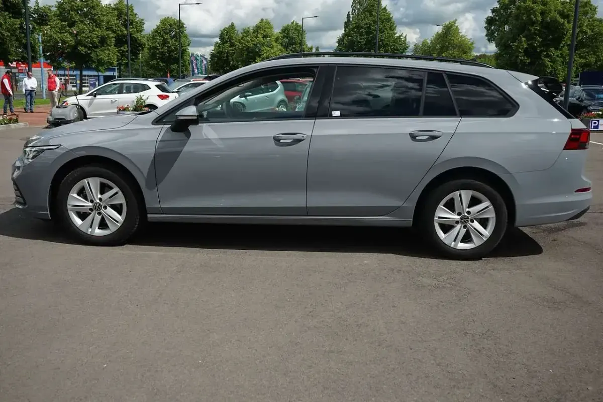 Gebraucht VW Golf VIII 110 PS (80 kW) 2021 Grau Kombi