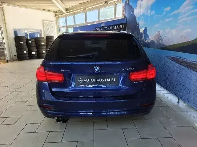 Gebraucht BMW 330 Advantage 252 PS (185 kW) 2018 Blau metallic Kombi
