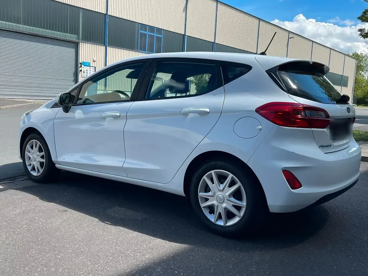 Usata Ford Fiesta 71 CV (52 kW) 2019 Bianco Utilitaria