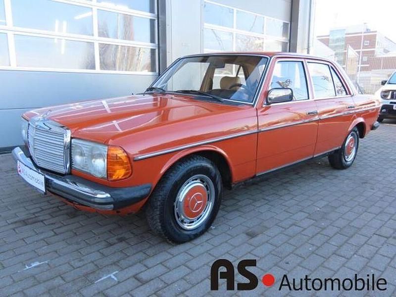 Gebraucht Mercedes 240 72 PS (52 kW) 1979 Orange Limousine