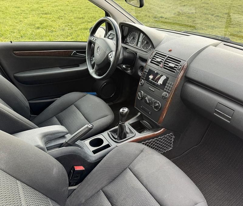 Gebraucht Mercedes A180 Elegance 109 PS (80 kW) 2005 Gold Van / Kleinbus