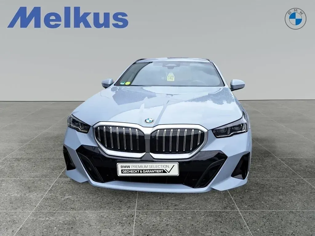 Gebraucht BMW 520 M Sport 197 PS (144 kW) 2024 Grau Kombi