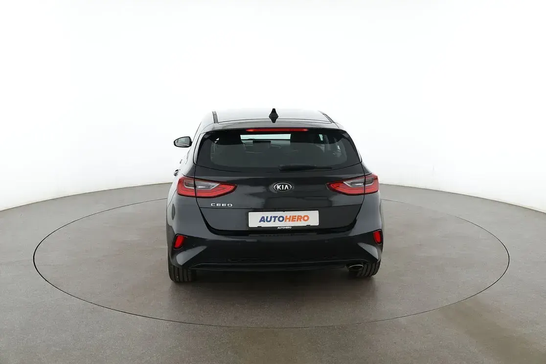 Gebraucht Kia Ceed Vision 140 PS (102 kW) 2019 Schwarz Kleinwagen