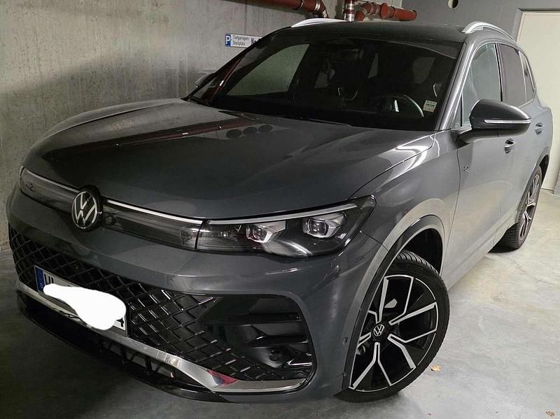 Gebraucht VW Tiguan R-line 150 PS (110 kW) 2025 Grau SUV