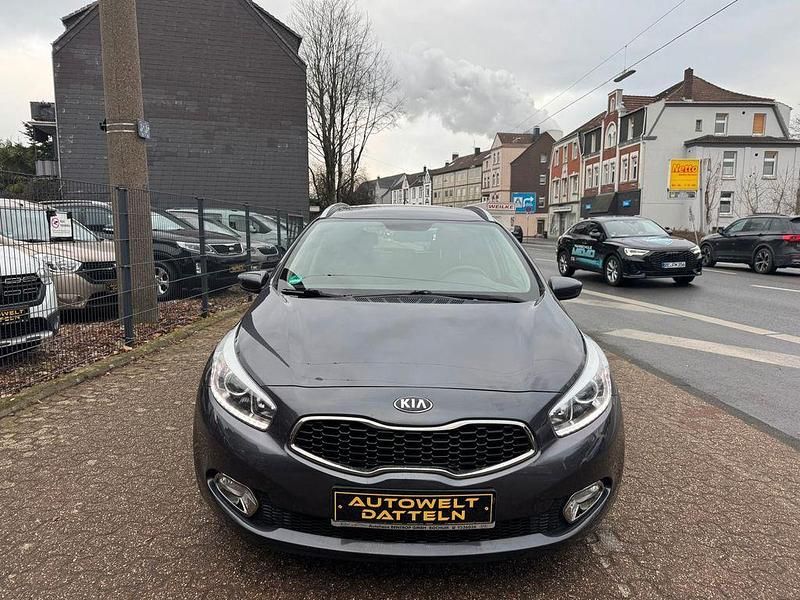 Gebraucht Kia Ceed Start 135 PS (99 kW) 2015 Grau Kleinwagen