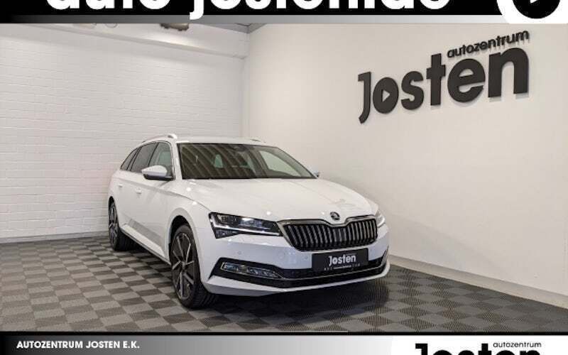 Weiß (moonweiss metallic) Gebraucht 2023 Skoda Superb Style Kombi | 37.990 € (Etwas zu teuer) - Bild 1/4