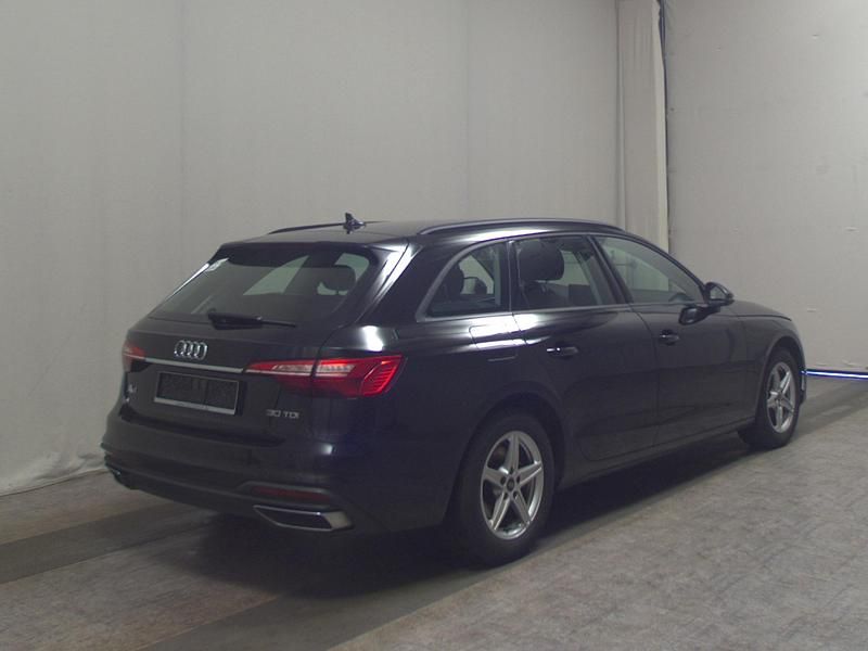 Gebraucht Audi A4 136 PS (100 kW) 2023 Brillantschwarz Kombi