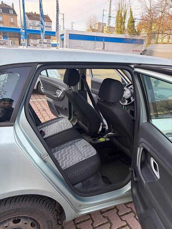 Silber Gebraucht 2010 Skoda Fabia Classic Kombi | 1.950 € (Guter Preis) - Bild 1/4