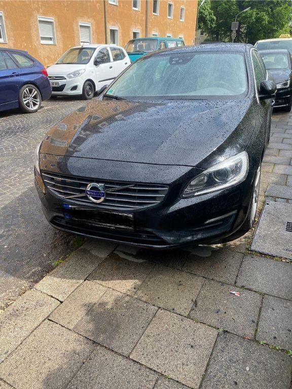 Schwarz Gebraucht 2017 Volvo V60 R-Design Kombi | 13.000 € (Superpreis) - Bild 1/4