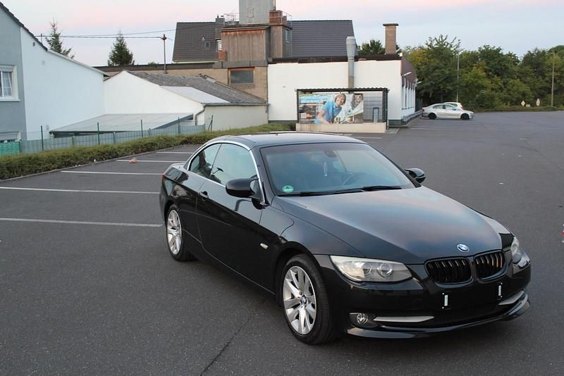 Gebraucht BMW 325 Cabriolet 218 PS (160 kW) 2010 Schwarz Cabrio