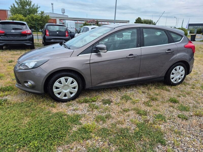 Gebraucht Ford Focus Champions Edition 101 PS (74 kW) 2013 Braun Limousine