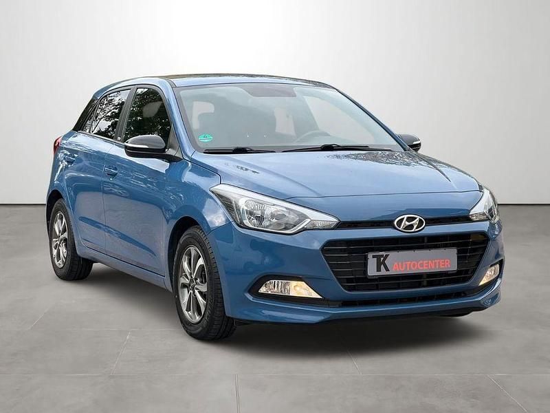 Blau Gebraucht 2018 Hyundai i20 Passion Limousine | 10.990 € (Fairer Preis) - Bild 1/4