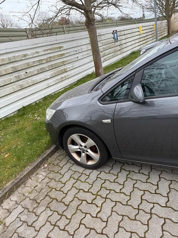 Gebraucht Opel Astra 115 PS (84 kW) 2010 Grau Limousine