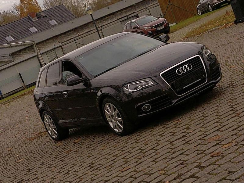 Second-hand Audi A3 S-Line 105 CP (77 kW) 2012 Maro Hatchback