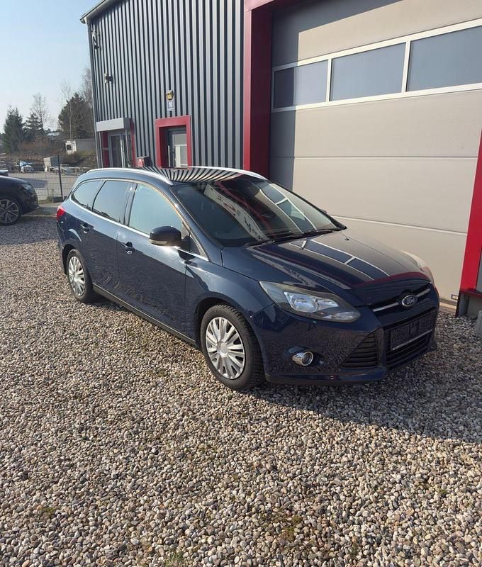 Gebraucht Ford Focus Titanium 140 PS (102 kW) 2011 Blau Kombi