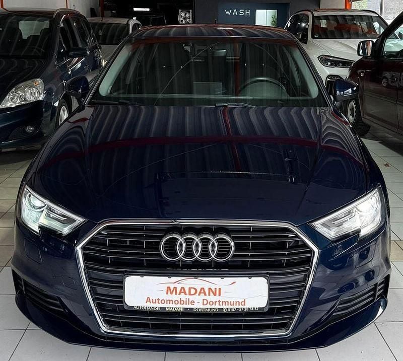 Gebraucht Audi A3 Basis 116 PS (85 kW) 2020 Blau Limousine
