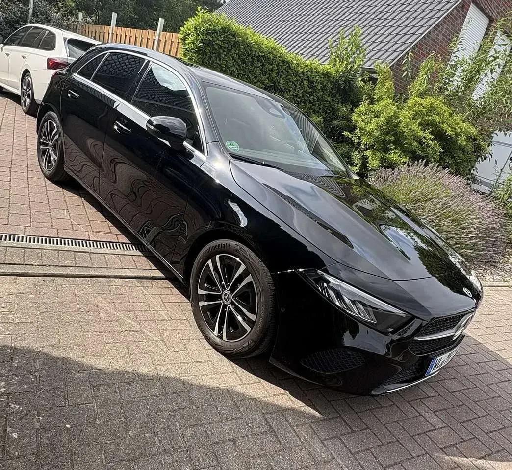 Gebraucht Mercedes A200 163 PS (119 kW) 2024 Schwarz Kleinwagen
