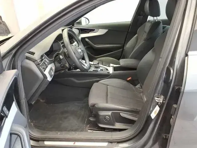 Gebraucht Audi A4 S-Line 163 PS (119 kW) 2023 Daytonagrau perleffekt Kombi
